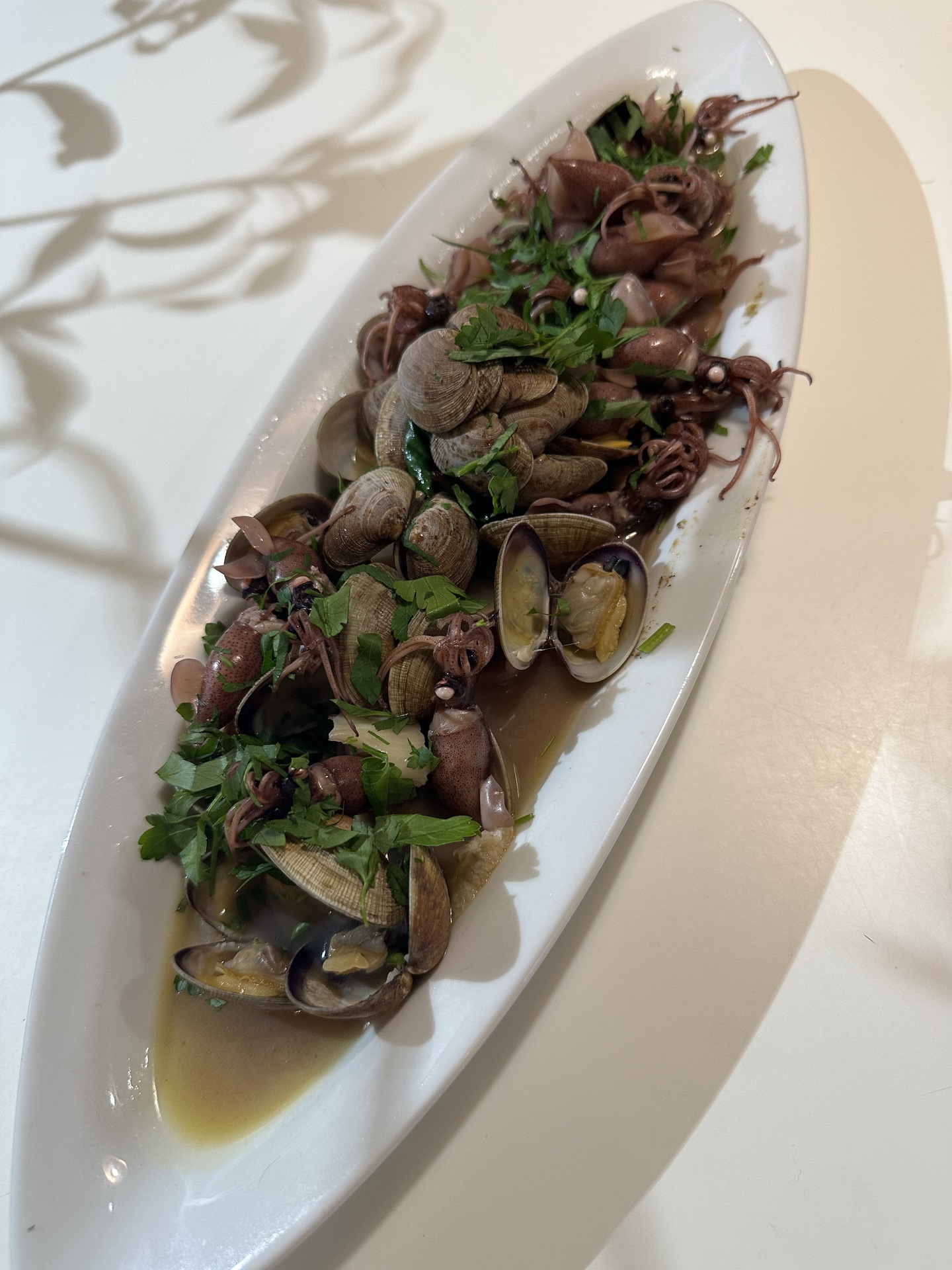 アサリとホタルイカのワイン蒸し